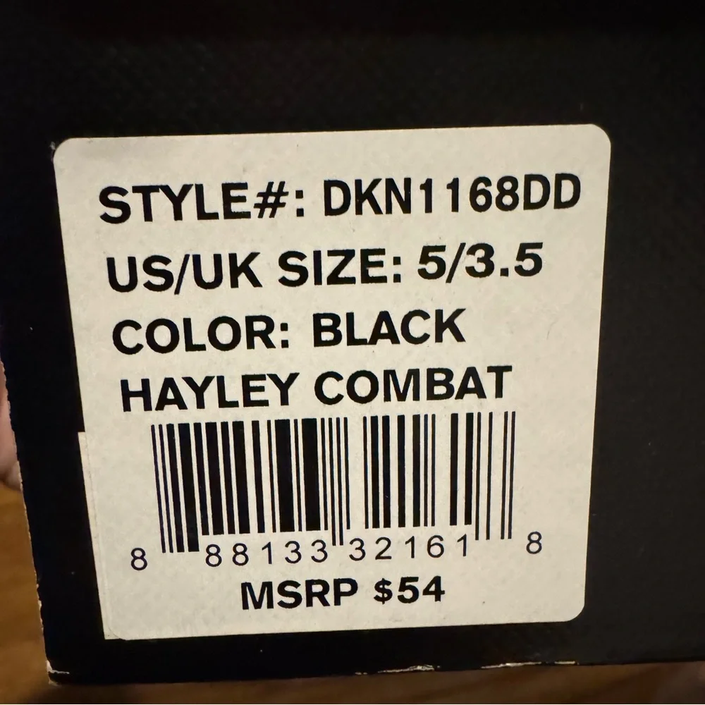 New in Box DKNY Girls Hayley Heeled Combat Boots Fall Winter Black with Silver‎